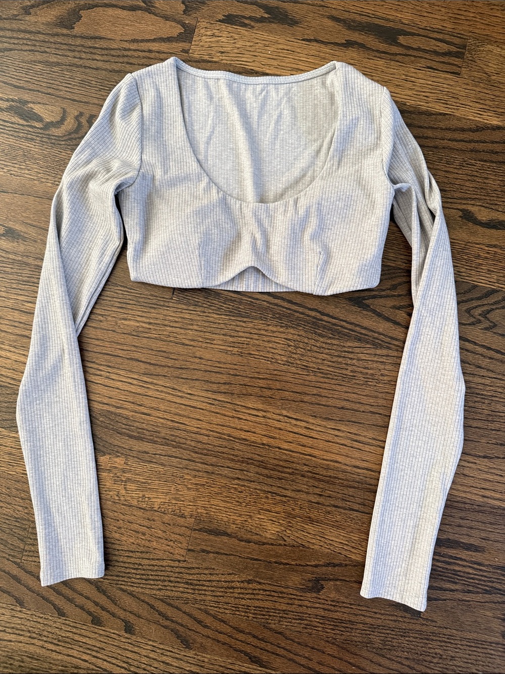 ALO Yoga Ribbed Scoop-Neck Long Sleeve Crop Top - Light Gray